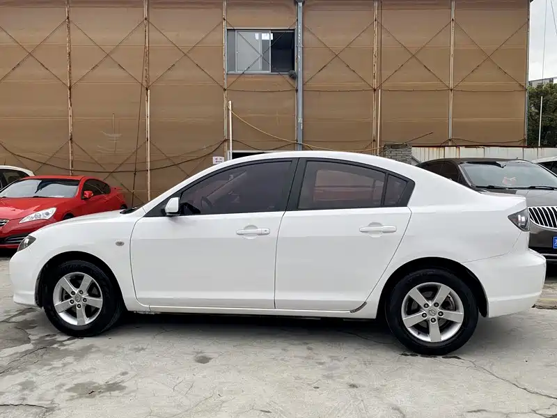 Фото 9 - Mazda 3