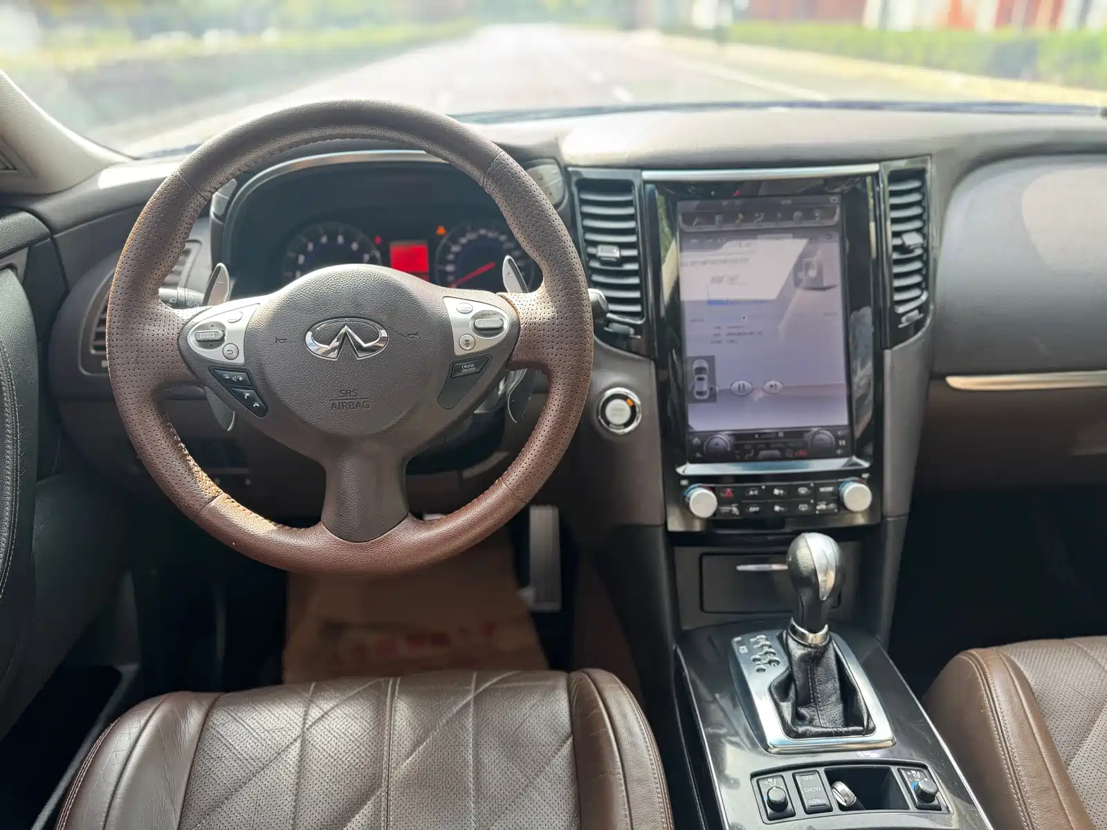 Photo 8 - Infiniti FX