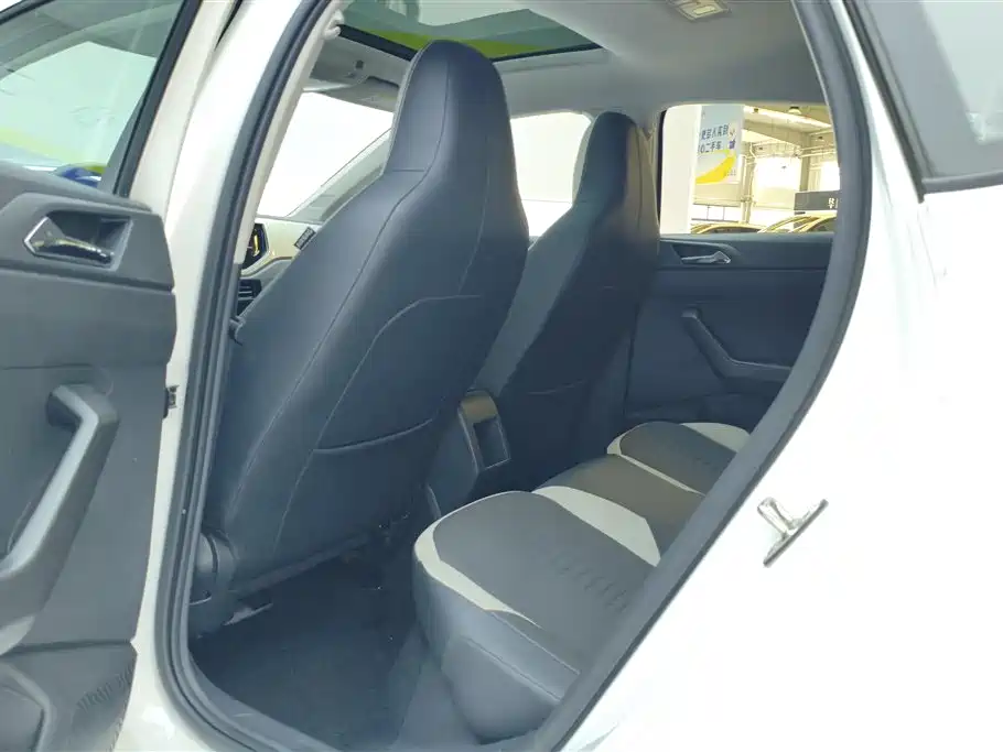 Volkswagen Polo 2021 Plus 1.5L Automatic Colorful Tech Edition фото 11