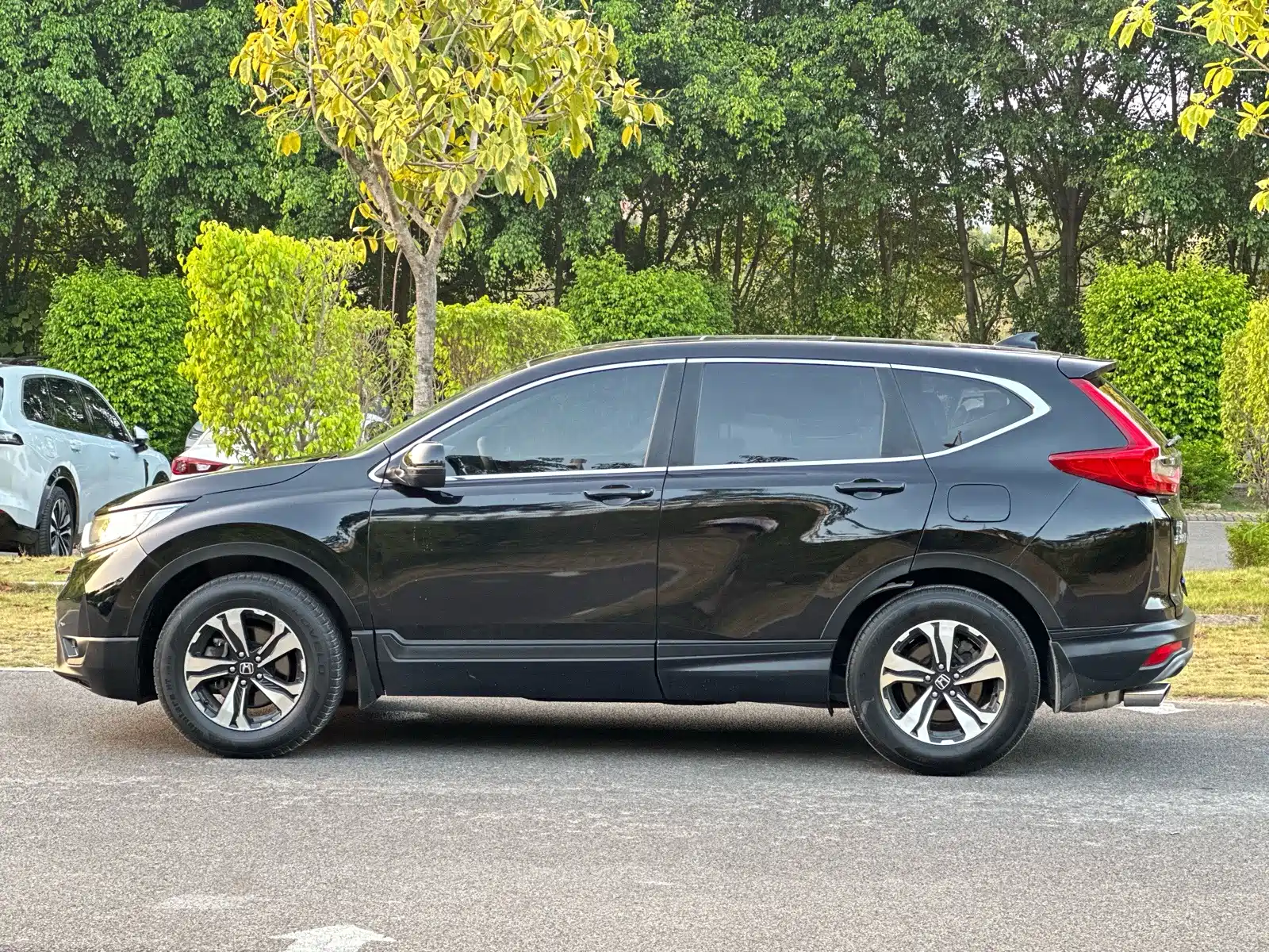 Photo 2 - Honda CR-V