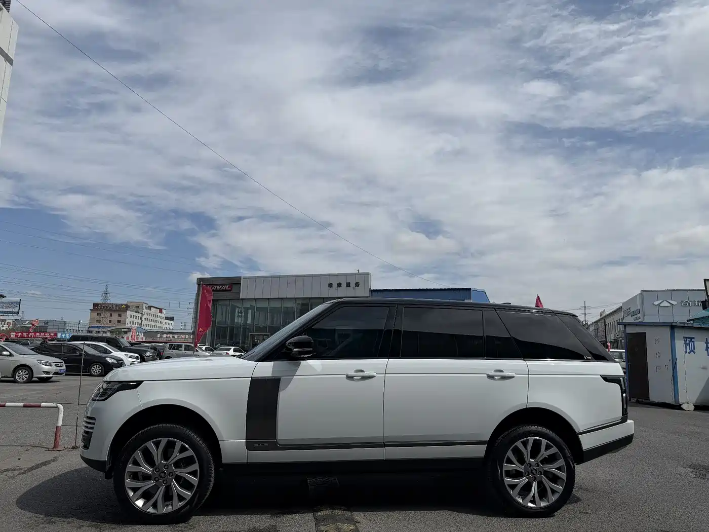 Land Rover Range Rover 2022 3.0 L6 400PS Heritage Extended Classic Edition фото 4