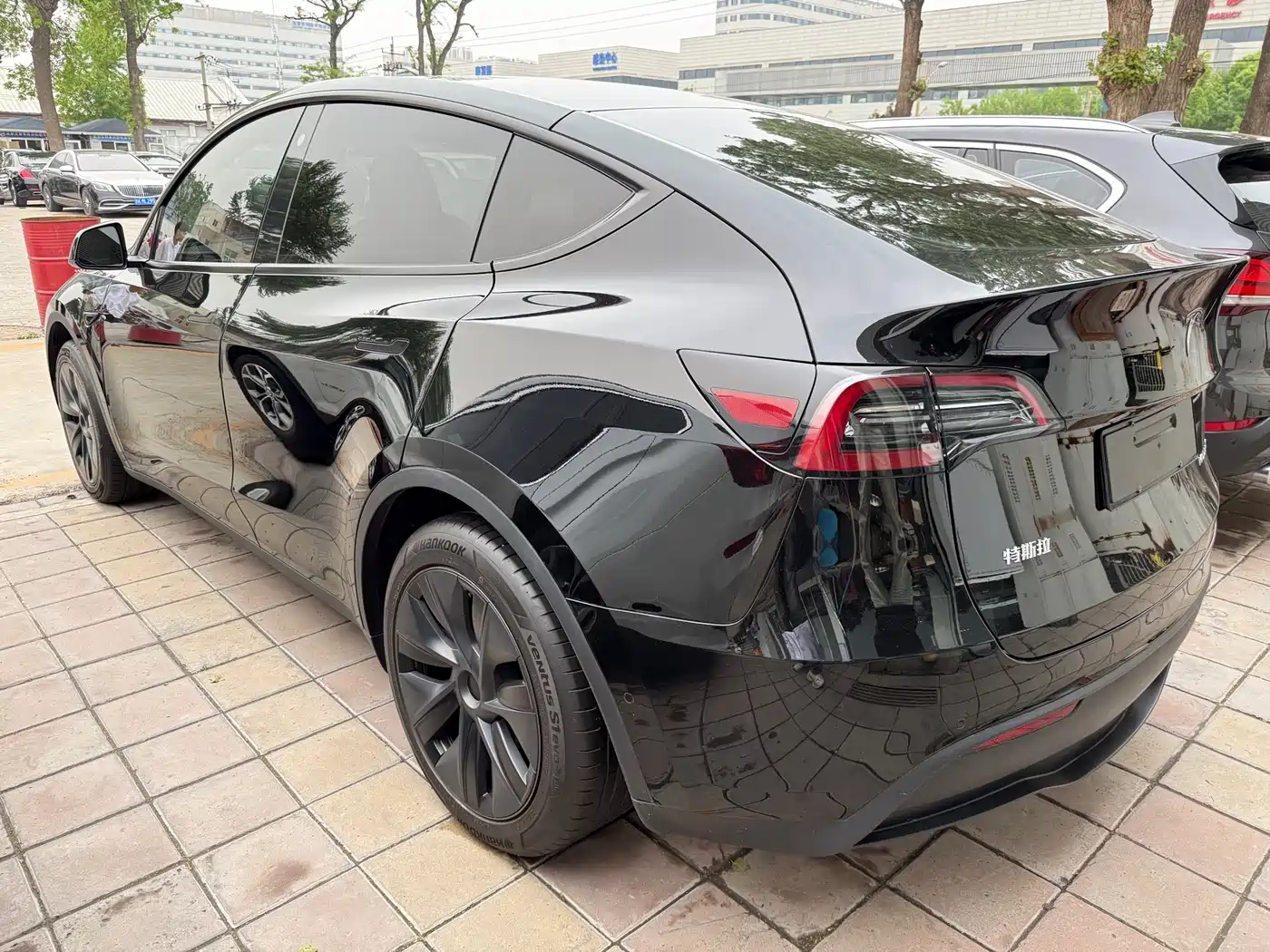 TESLA MODEL Y
