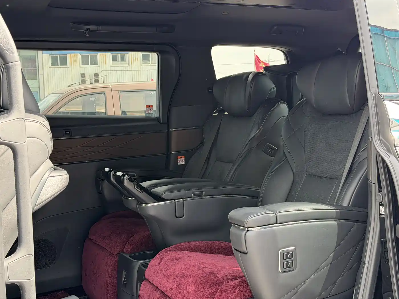 Toyota Vellfire 2023 Crown Hybrid 2.5L HV Ultimate фото 13