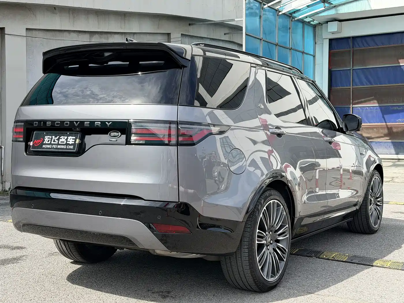 Land Rover Discovery 2023 Facelift 360PS R-Dynamic SE фото 7