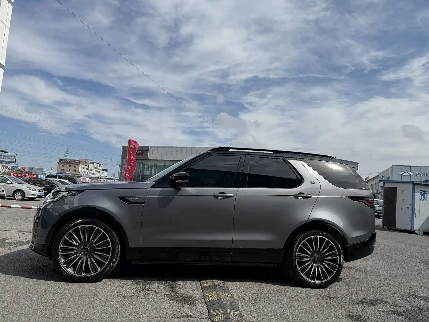 Land Rover Discovery 2023 Facelift 360PS R-Dynamic SE фото 4
