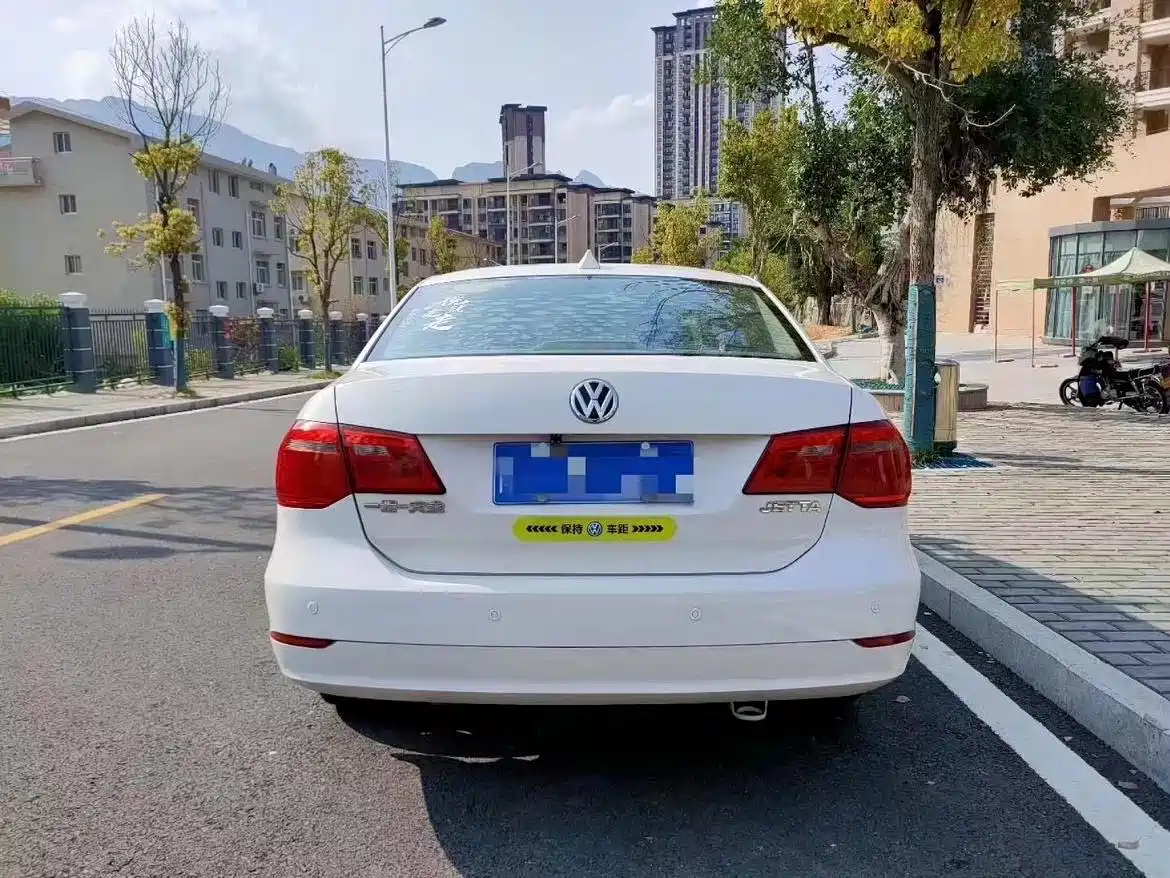 Volkswagen Jetta 2015 1.6L Auto Comfort фото 5
