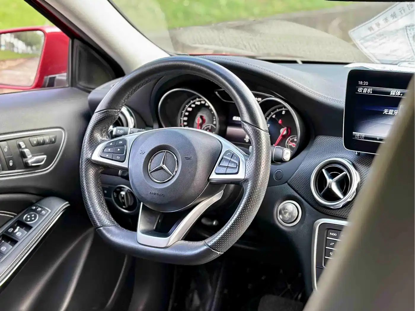 Фото 17 - Mercedes-Benz GLA