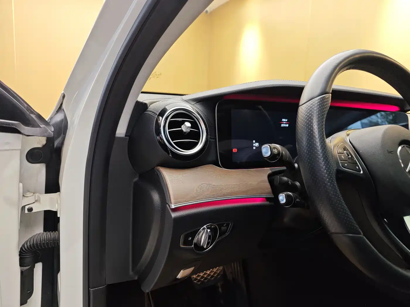 Mercedes-Benz E-Class 2016 E 300 L Fashion Type фото 11