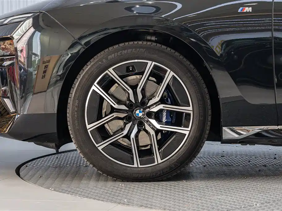 BMW 7 Series 2023 Model 735Li M Sport Package фото 8