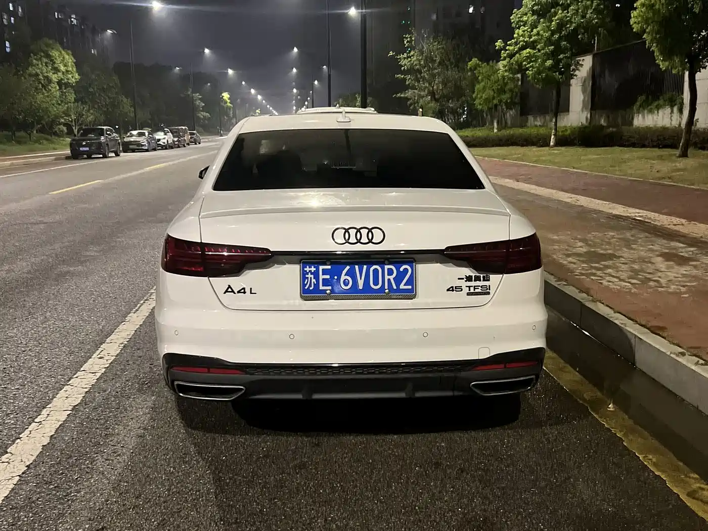 Фото 6 - Audi A4L