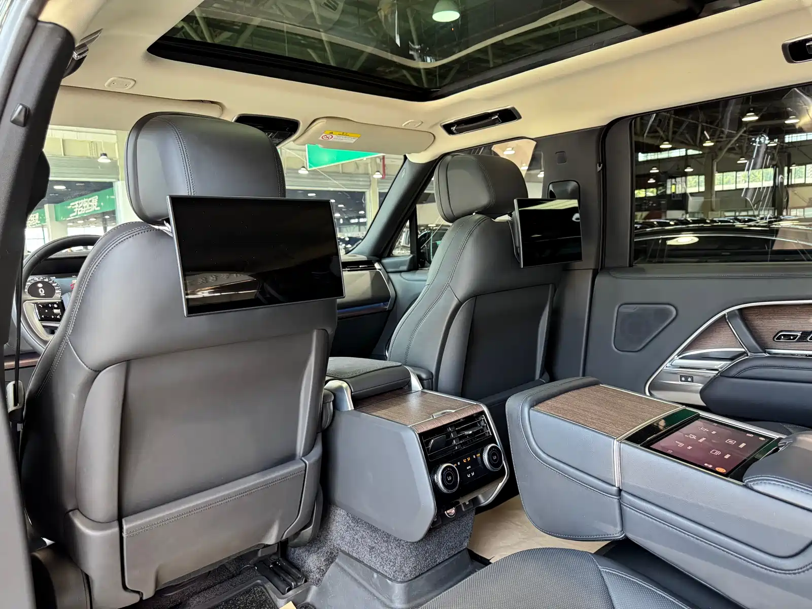Фото 29 - Land Rover Range Rover