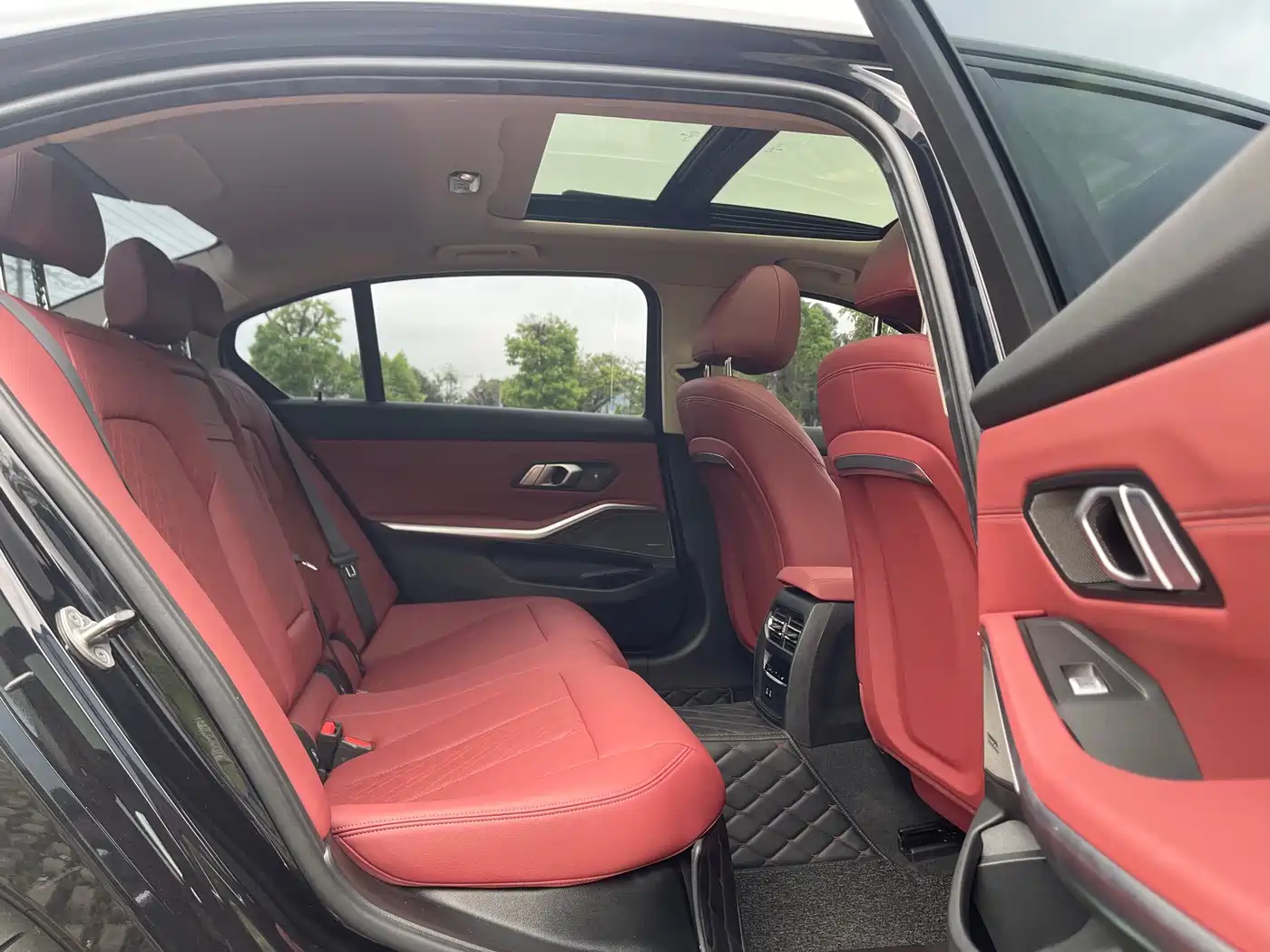 BMW 3 Series 2024 325Li M Sport Shadowline Package фото 13
