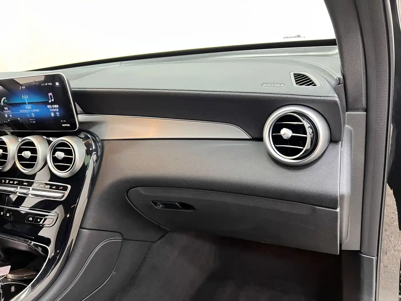 Mercedes-Benz GLC 2022 Model GLC 260 L 4MATIC Dynamic Edition фото 17