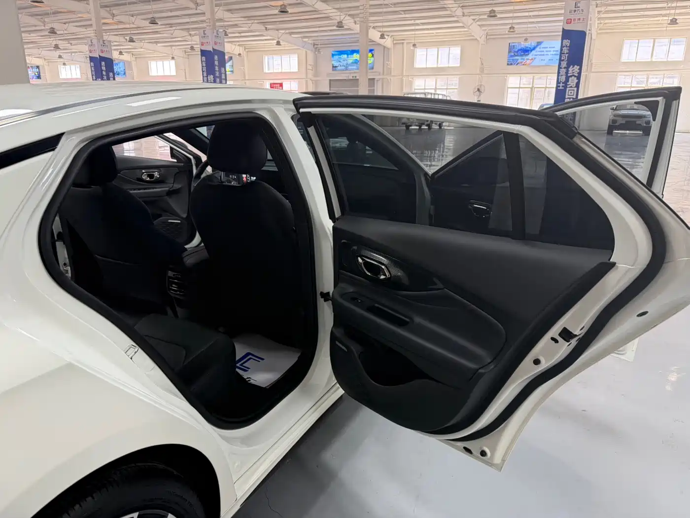 GAC Trumpchi Trumpchi Emkoo 2023 Shadow Leopard H Smart Hybrid фото 14