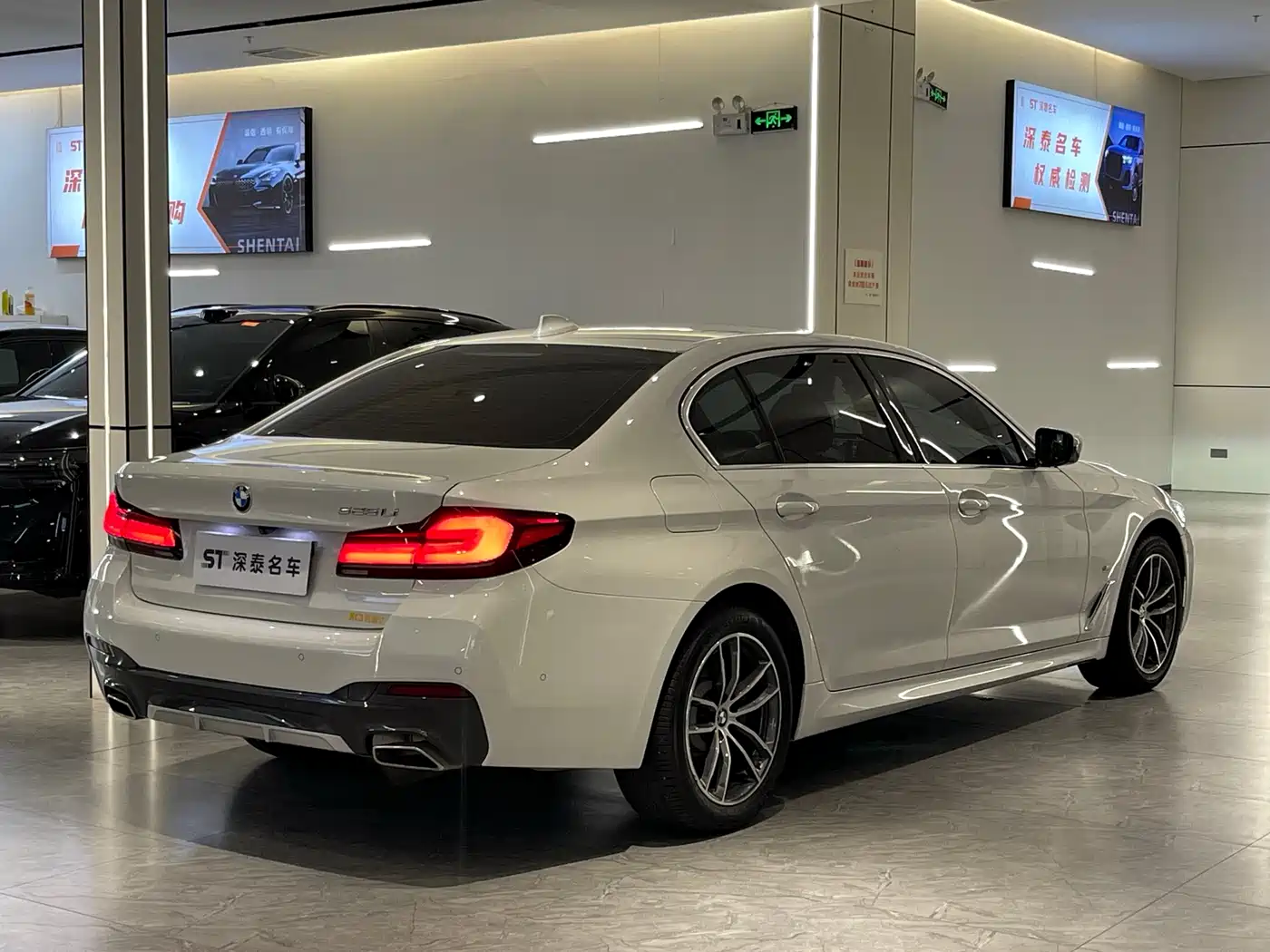 BMW 5 Series 2021 525Li M Sport Package фото 11