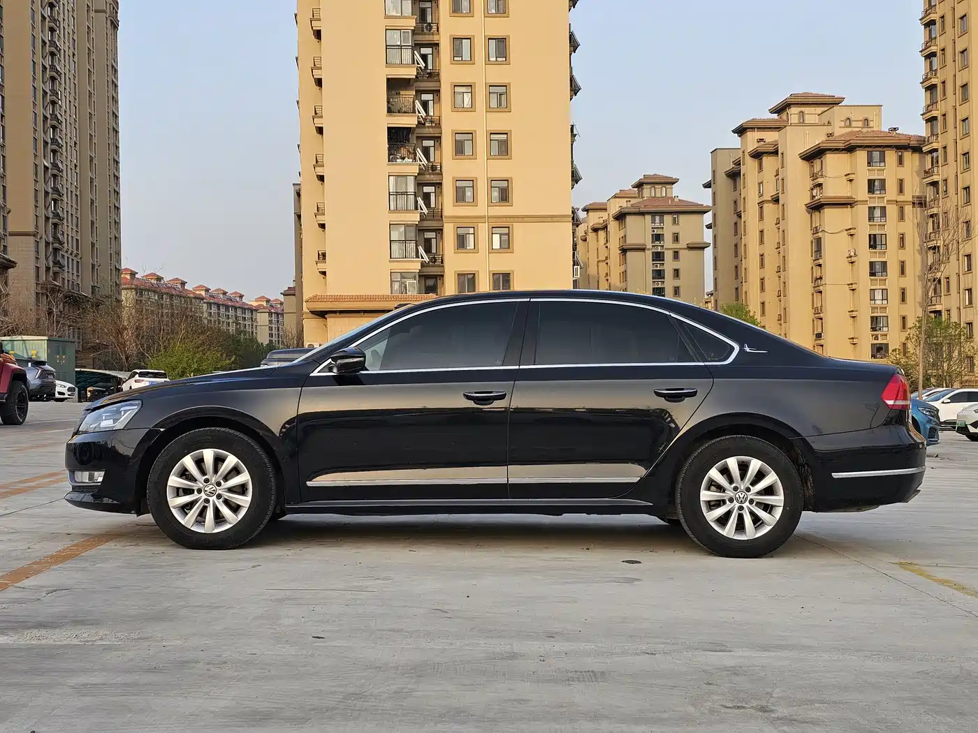 Volkswagen Passat 2015 1.8TSI DSG Honor Edition фото 3