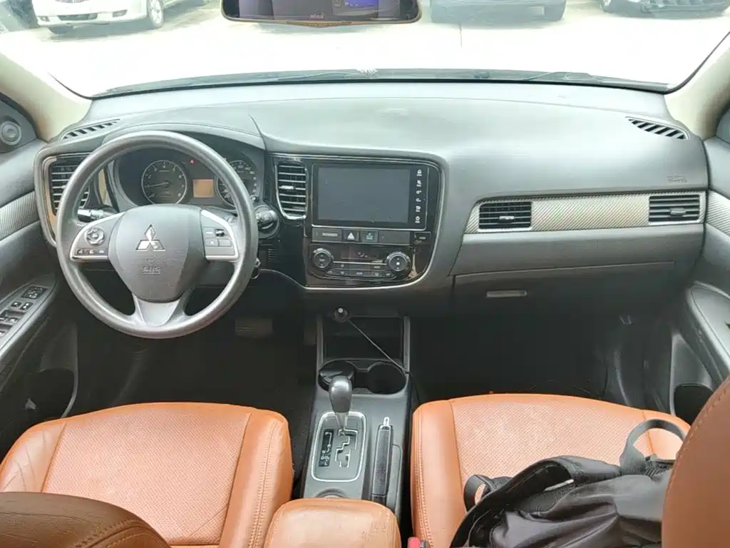 Mitsubishi Outlander 2016 2016 2.0L 2WD Fashion Edition 5-seater