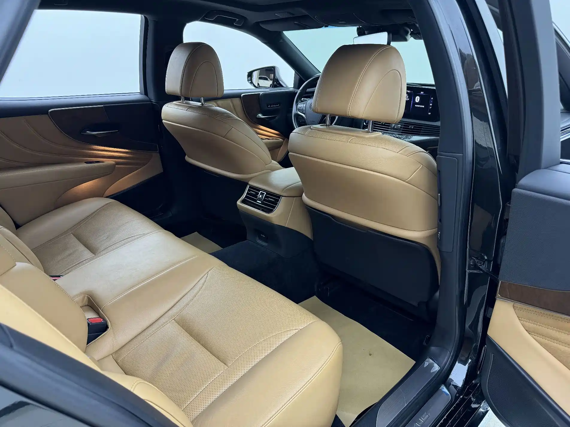 Фото 6 - Lexus LS