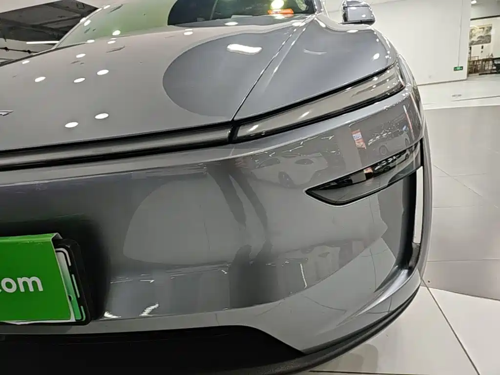Tesla Model Y 2026 2025 Rear-Wheel Drive