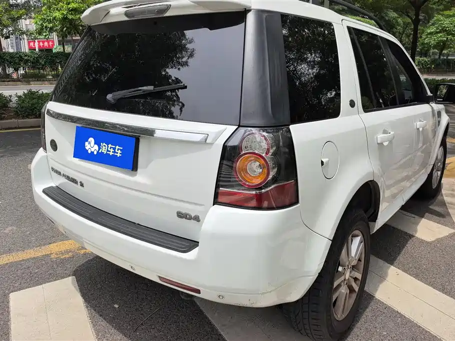 Land Rover Freelander 2 2014 2.2T SD4 SE Diesel Edition фото 3