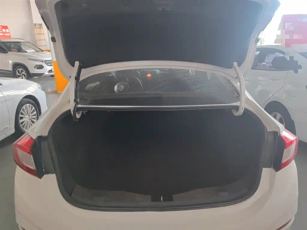 Chevrolet Cruze 2018 320 Automatic Pioneer Sunroof Edition фото 19