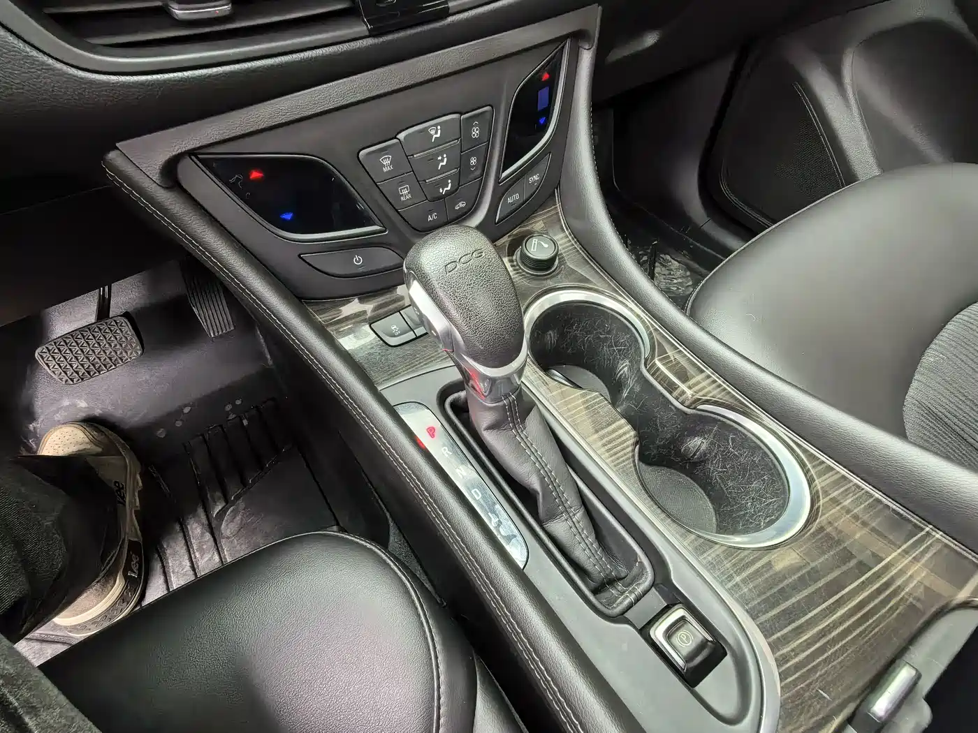 Buick Envision Plus 2020 20T FWD Leading фото 20