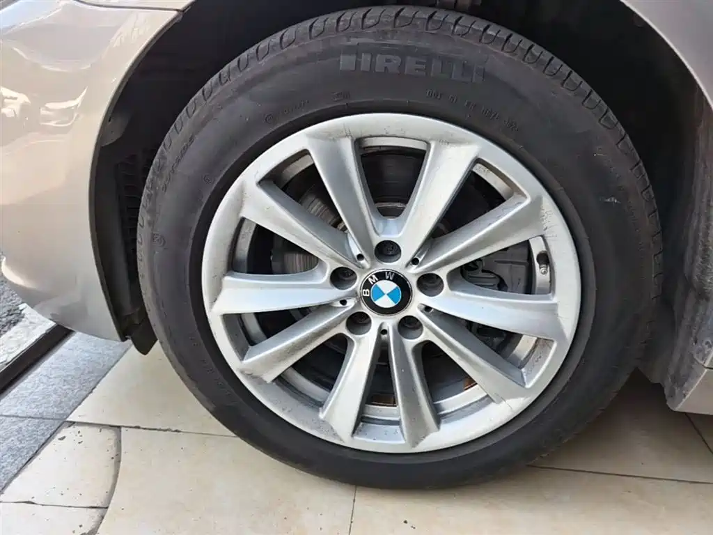 BMW 5 Series 2017 520Li Classic Edition фото 23