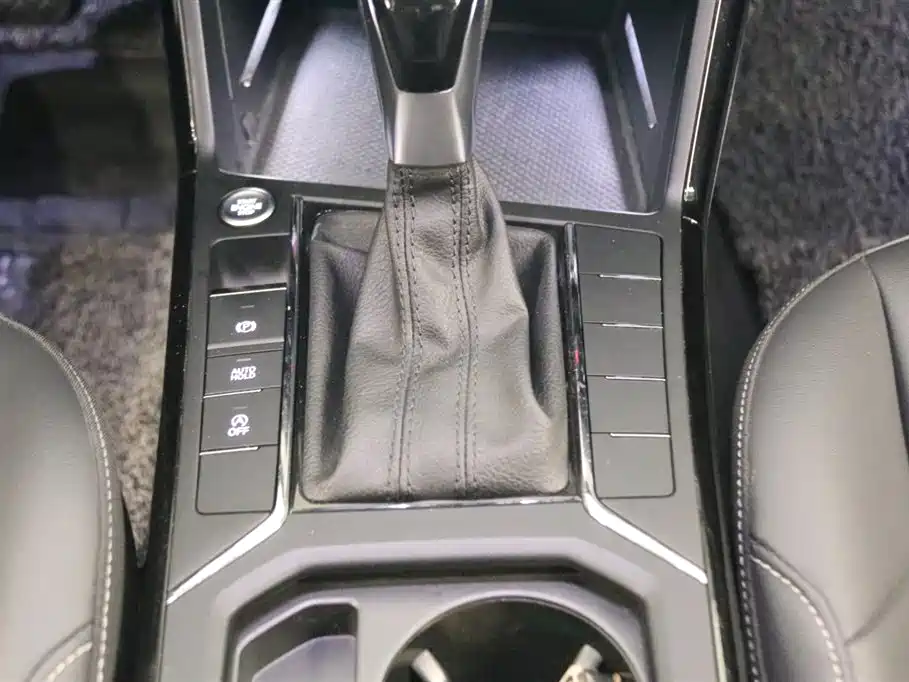 Volkswagen Passat 2022 280TSI Business Edition фото 8
