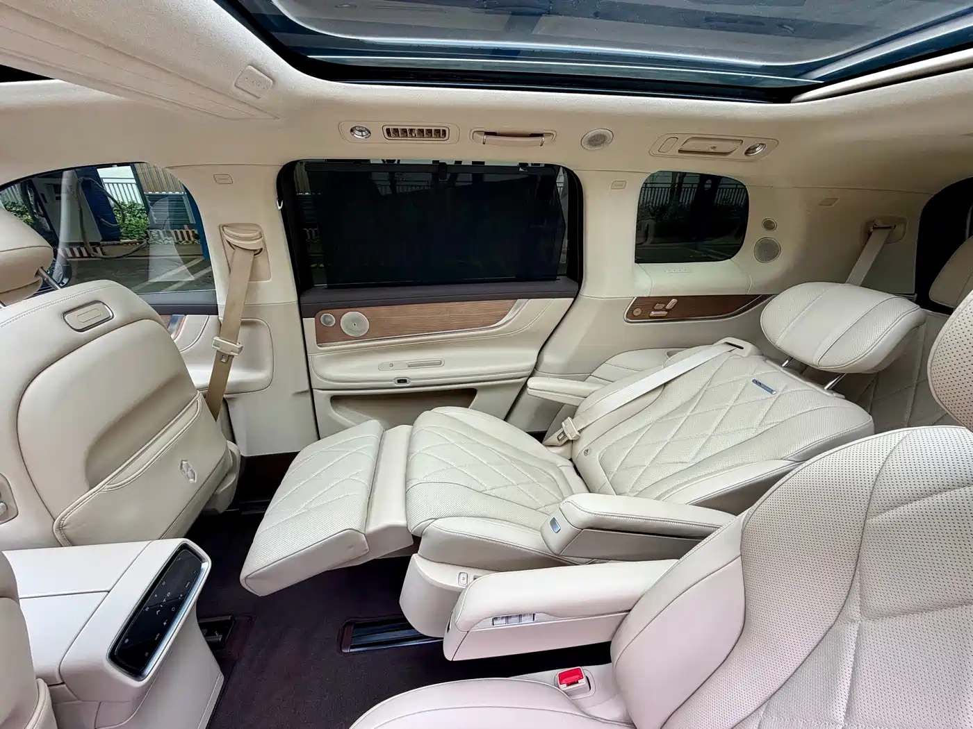 AITO Wenjie AITO M9 2024 Extended Range Ultra 42kWh 6-Seater фото 11