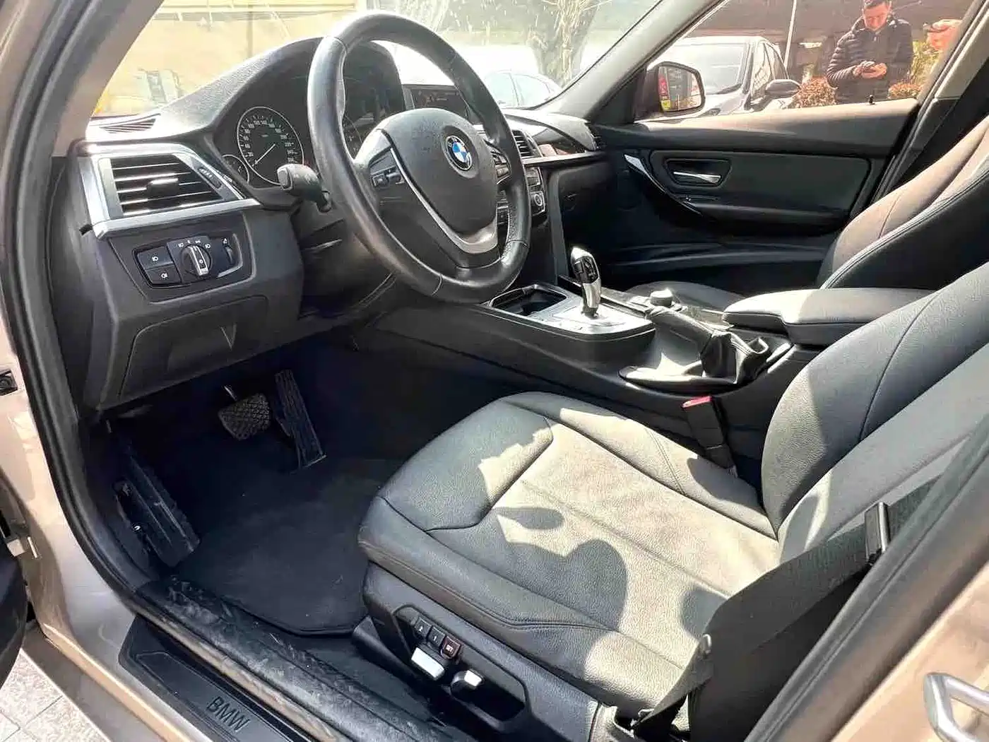 Photo 4 - BMW 3 Series