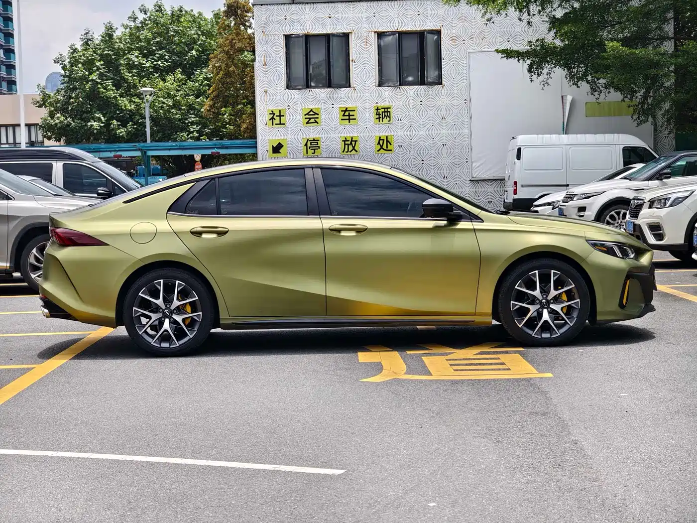 GAC Trumpchi Trumpchi Emkoo 2021 270T DCT J16 Edition фото 8