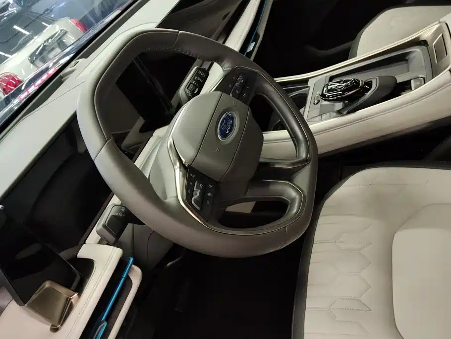 Ford Edge 2024 2023 Edge L 2.0T EcoBoost FWD 7-Seater Luxury