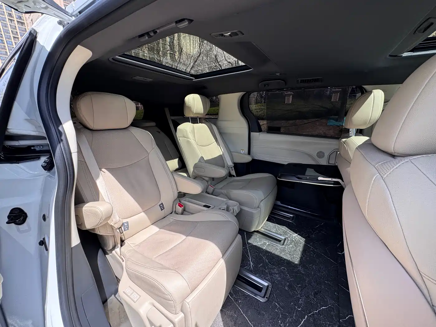 Toyota Sienna 2021 2.5L Hybrid Ultimate Edition фото 16