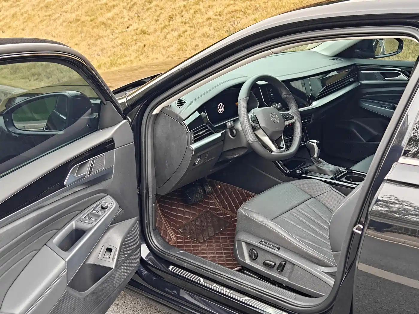 Volkswagen Passat 2025 Outstanding 330TSI Elite Edition фото 6