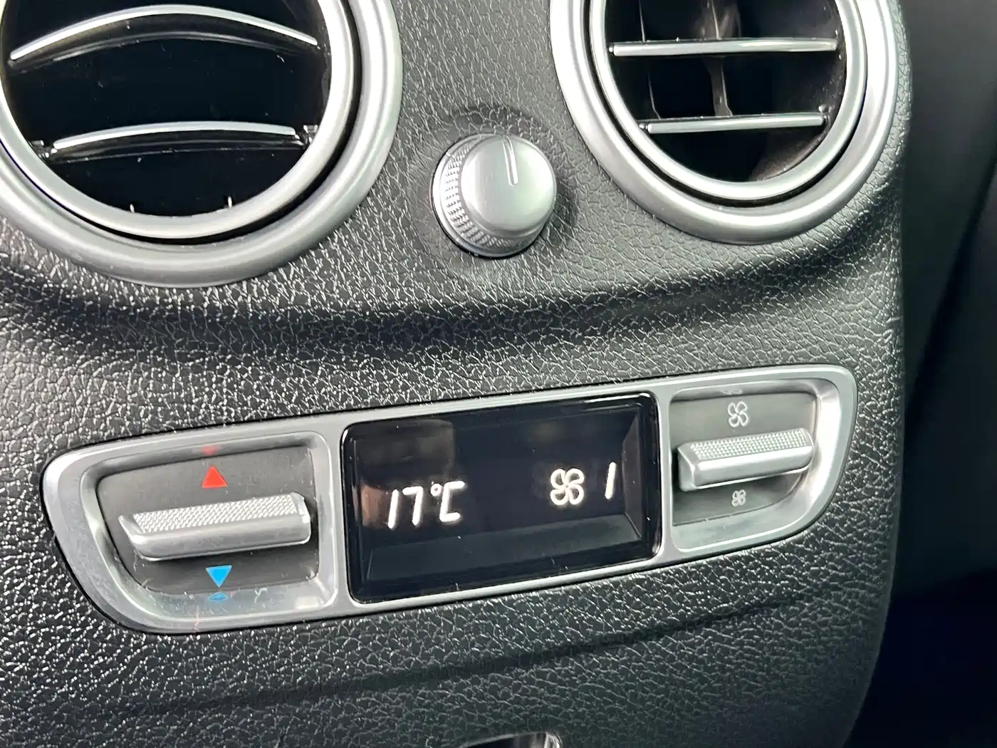 Mercedes-Benz GLC 2022 Facelift GLC 260 L 4MATIC Luxury Model фото 11