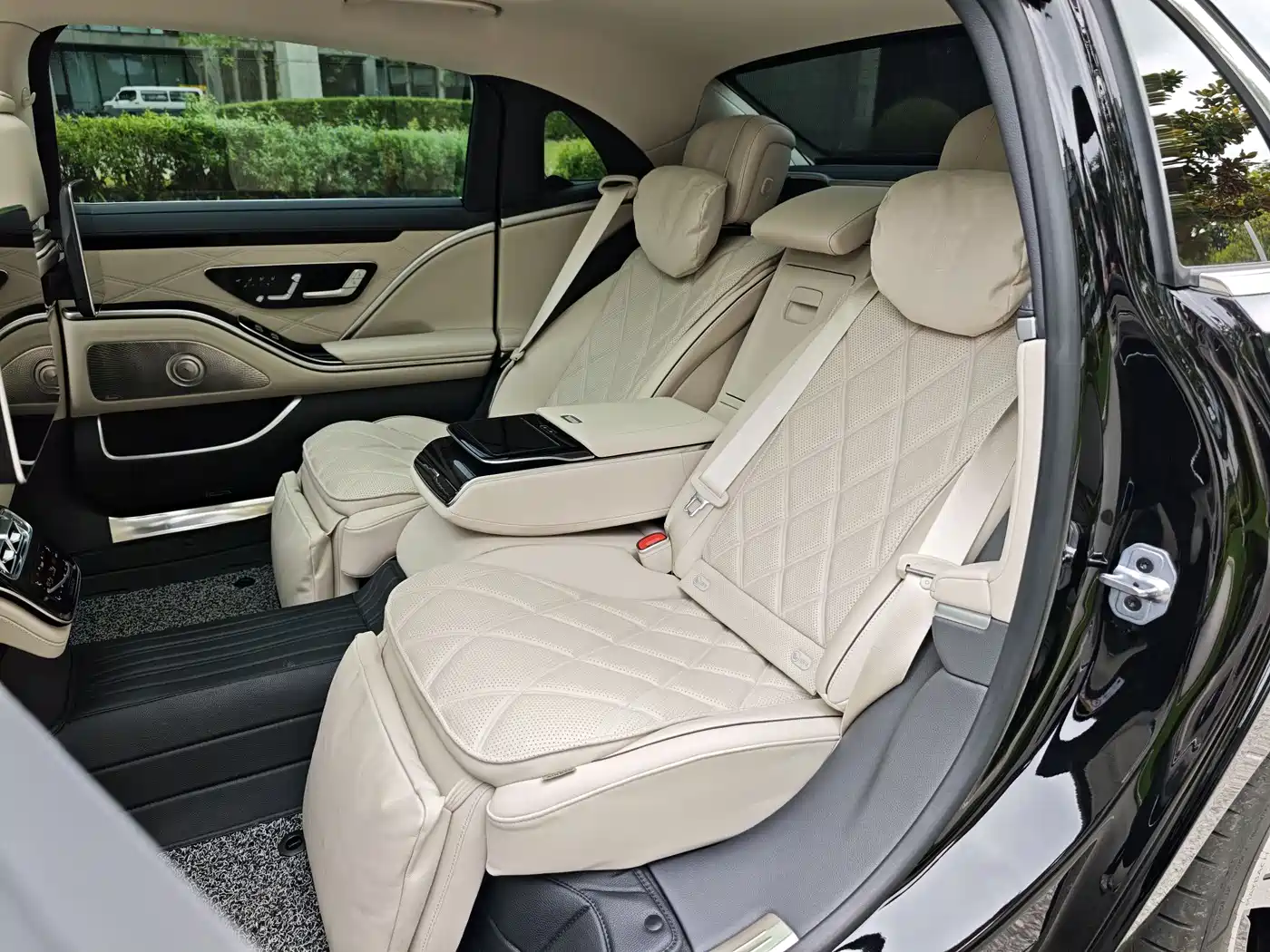Mercedes-Benz Maybach S-Class 2025 Model S 480 4MATIC фото 16