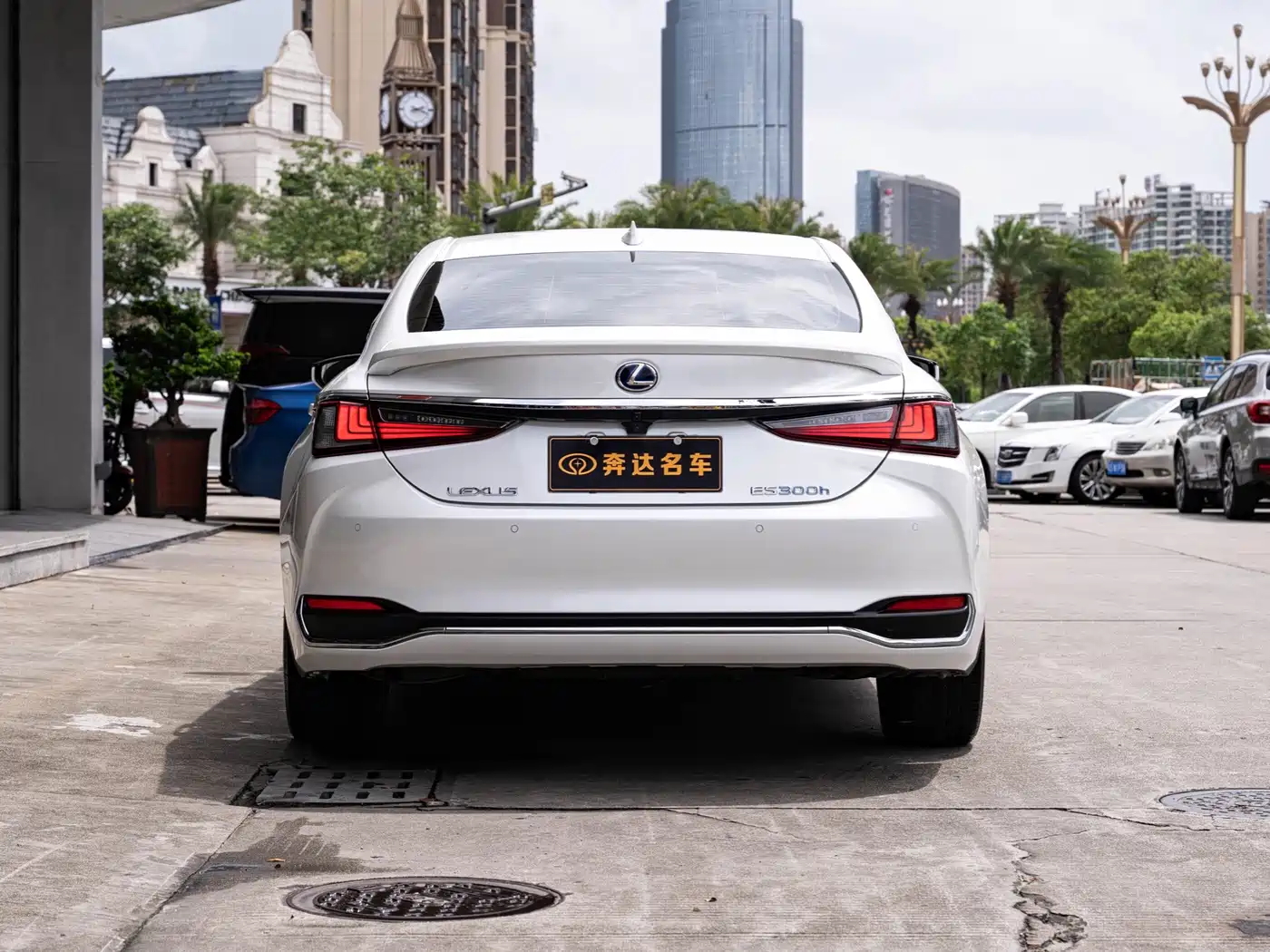 Photo 5 - Lexus ES