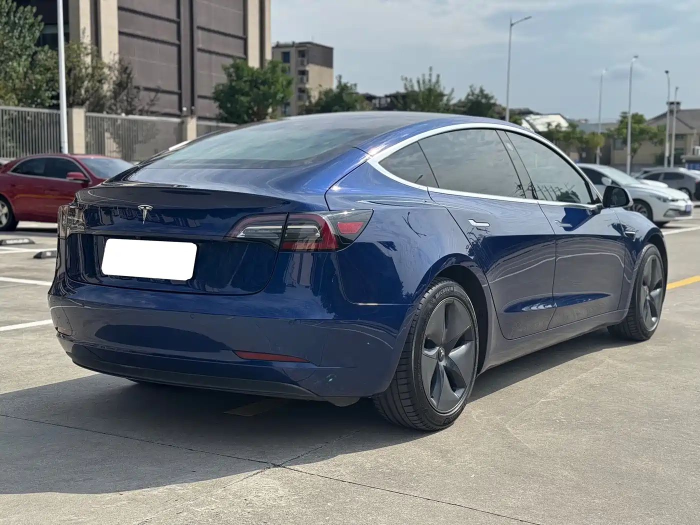 TESLA MODEL 3