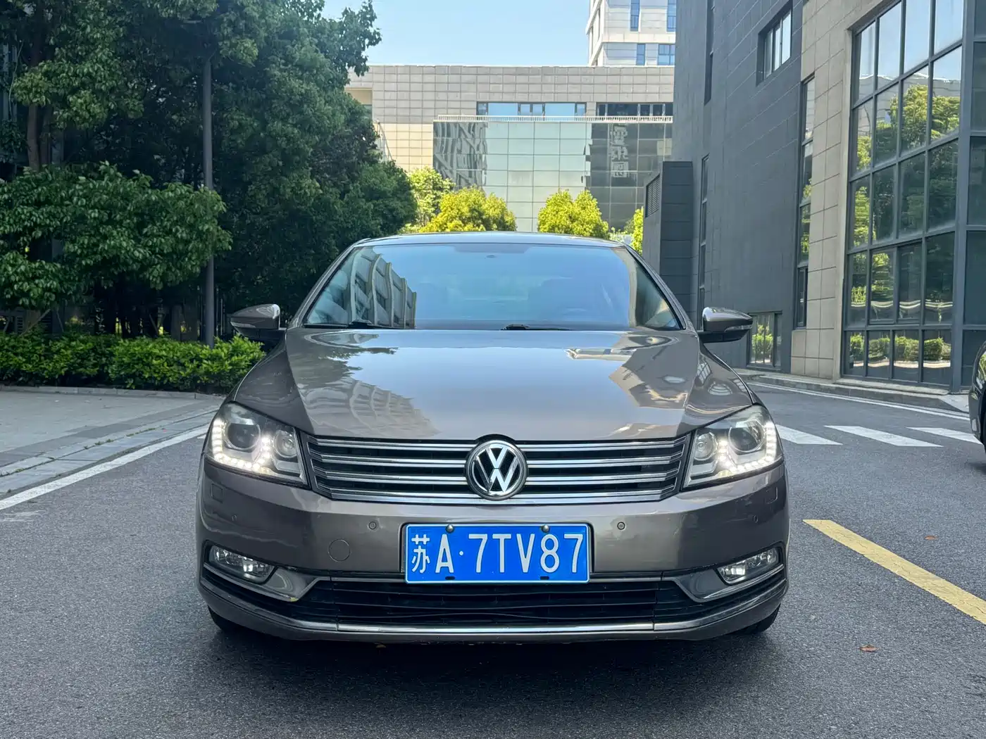 Volkswagen Magotan 2012 Facelift 1.8TSI Luxury фото 2