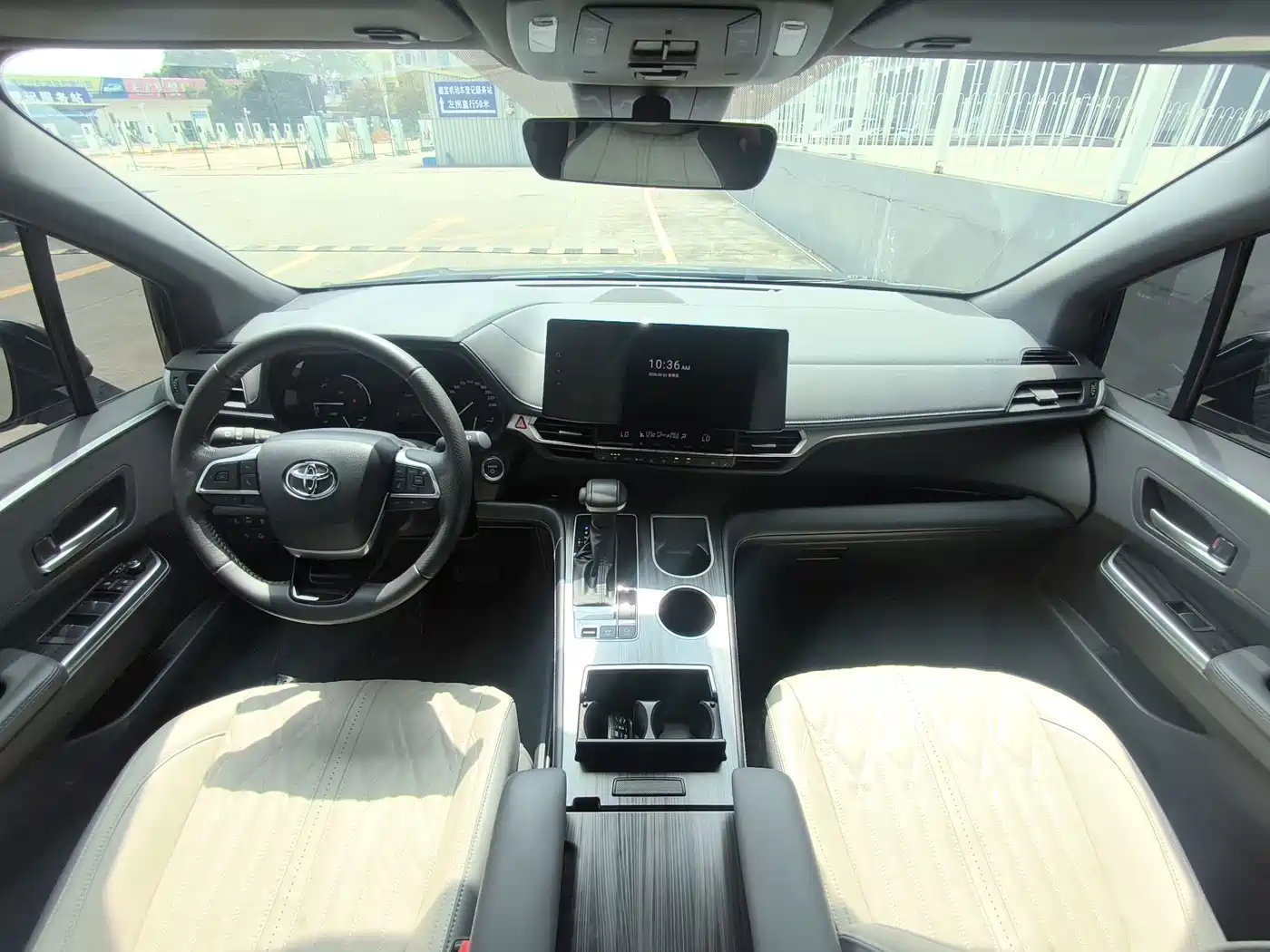 Toyota Sienna 2024 2.5L Hybrid 4WD Premium Edition фото 16