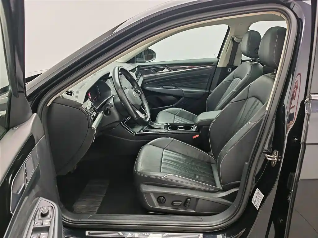 Volkswagen Passat 2023 330TSI Elite Edition фото 10