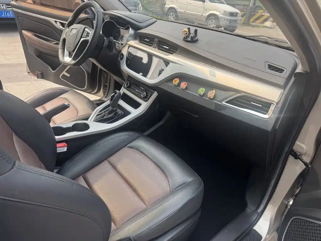 Фото 13 - Geely Vision