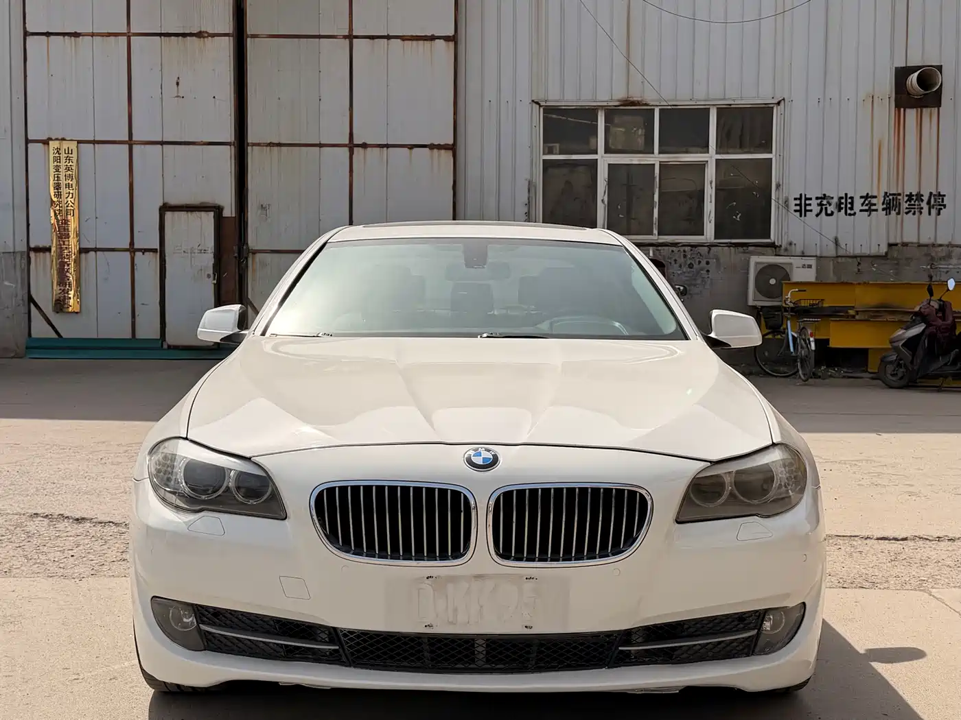 BMW 5 Series 2011 523Li Luxury фото 2