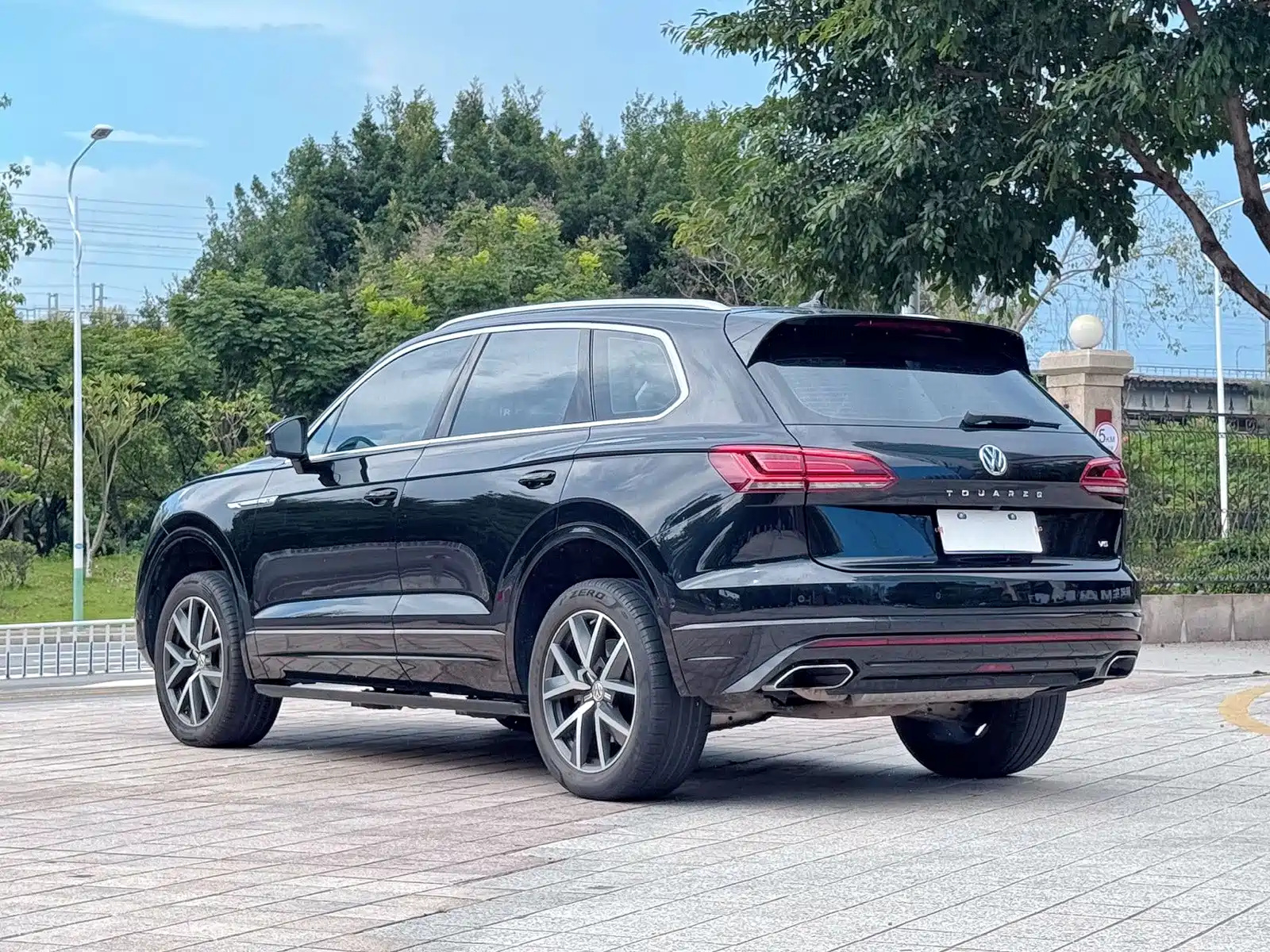 Фото 4 - Volkswagen Touareg