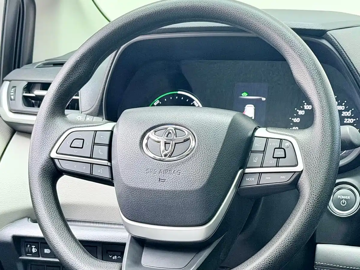 Toyota Sienna 2024 2.5L Hybrid Comfort Edition фото 4