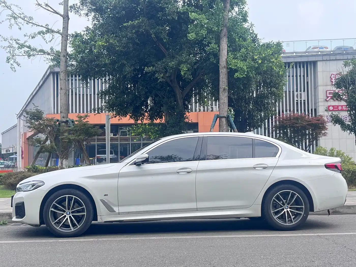 BMW 5 Series 2022 525Li M Sport Package фото 4