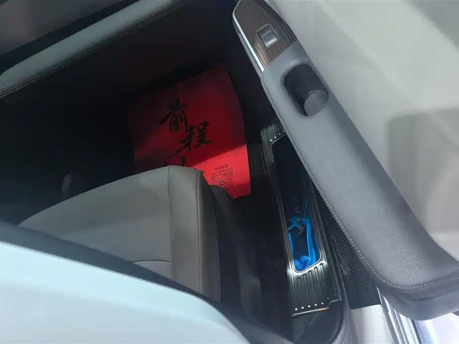 Toyota Granvia 2023 2.5L Hybrid Luxury Edition фото 8