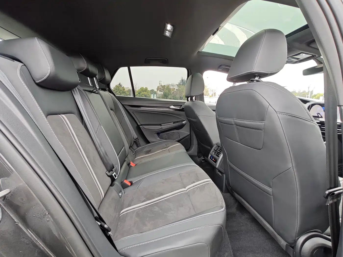 Volkswagen Golf 2023 Facelift 280TSI DSG R-Line фото 12