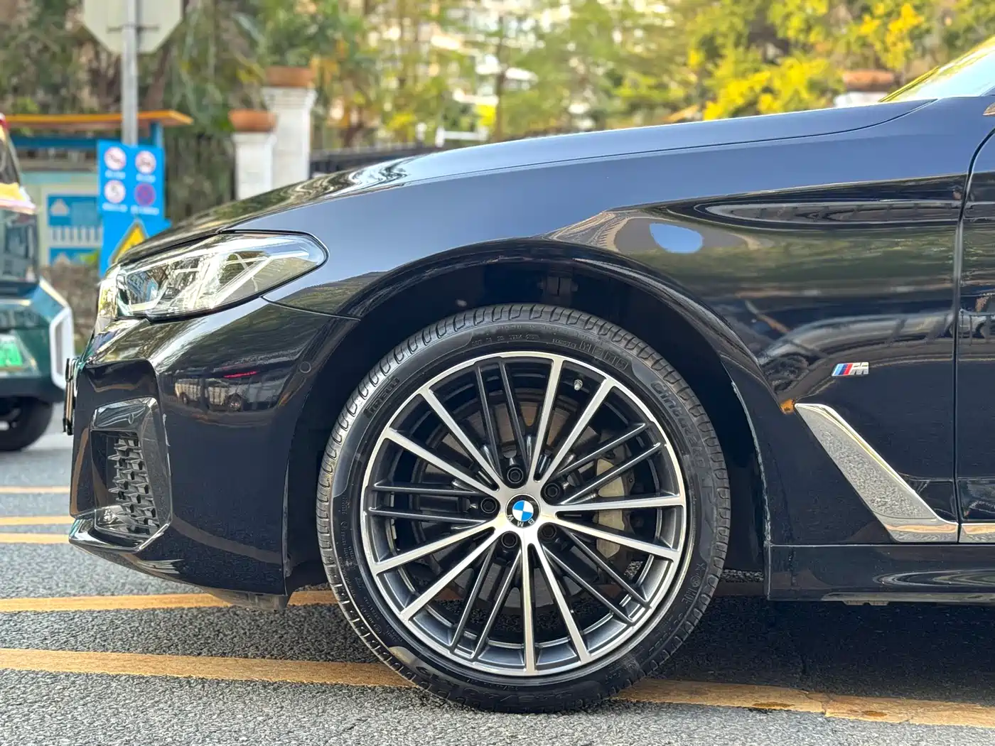 BMW 5 Series 2023 530Li Leading M Sport Package фото 15