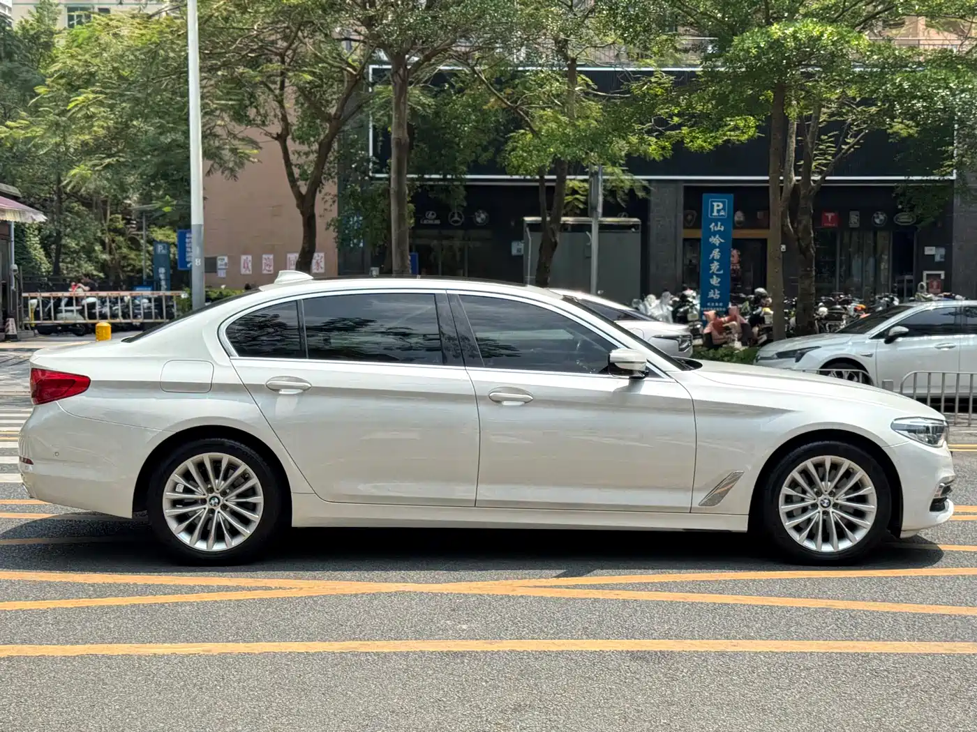 BMW 5 Series 2020 530Li Premium Luxury Package фото 18